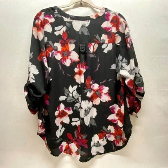 Torrid V- Neck Top Women's 1X Black Red Pink Floral Lightweight Roll Tab Sleeve - Picture 2 of 7